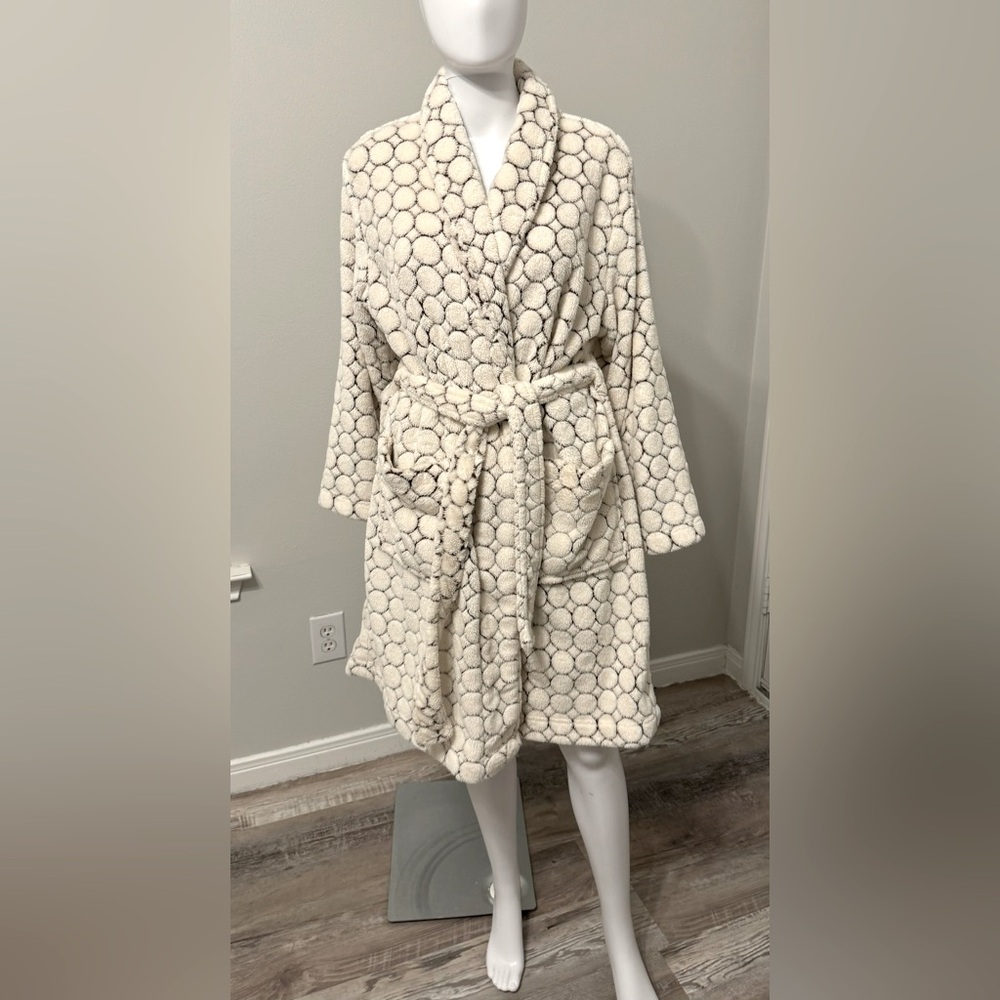 Charter Club Intimates Long Sleeve Plush Robe Knee Length XL. With two pockets